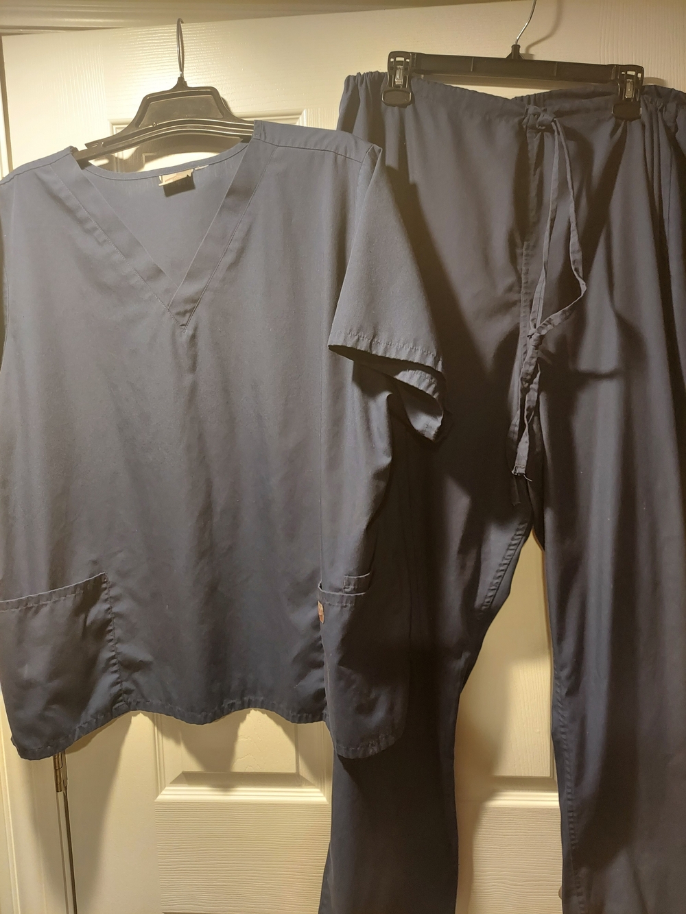 Classic Medical Scrub Set in Navy Blue.Size 3x.Worn Only 1 Semester.